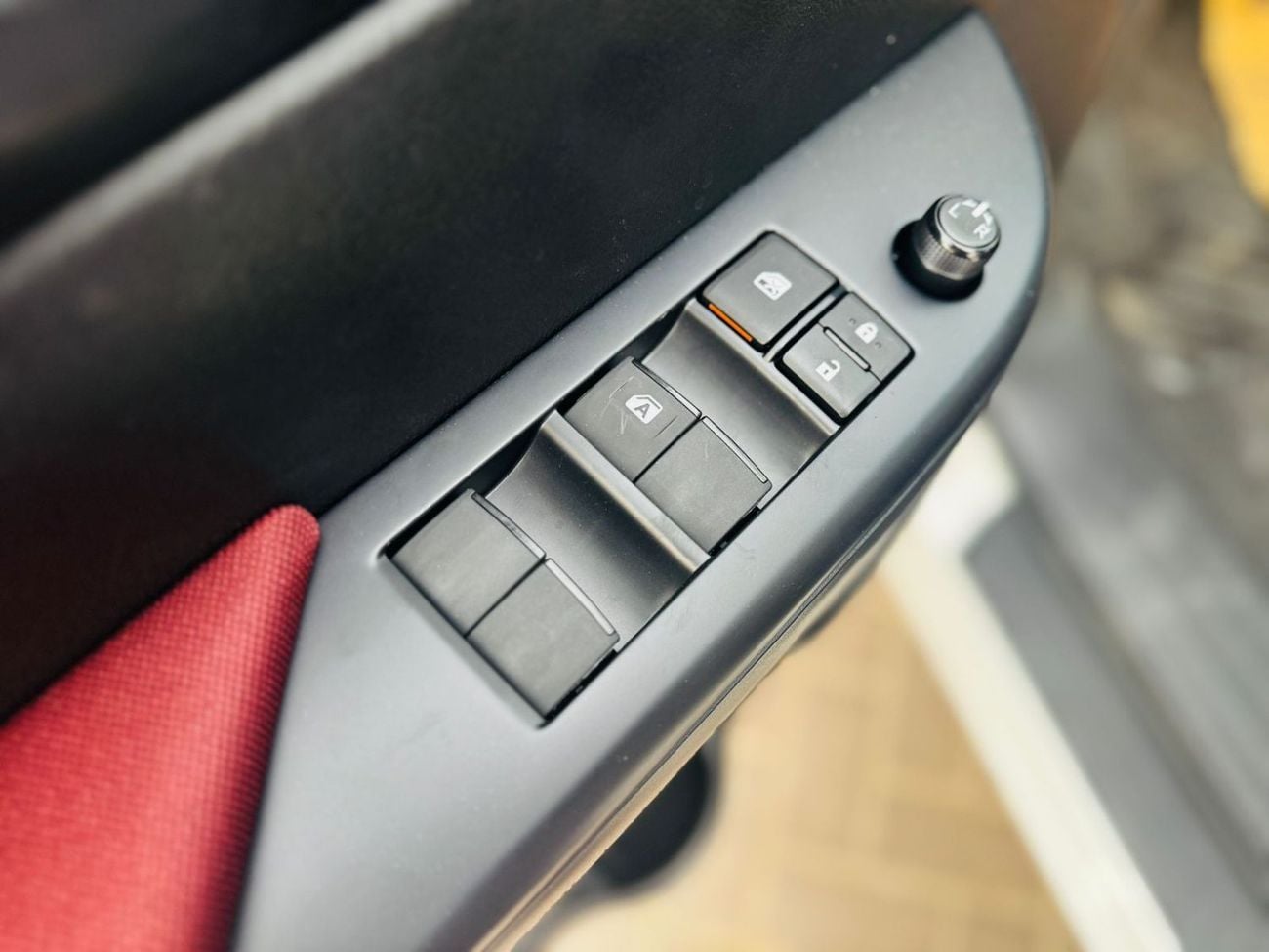 تويوتا هيلوكس 2.0 L PETROL I M/T I DCABIN  4X2  I  PETROL