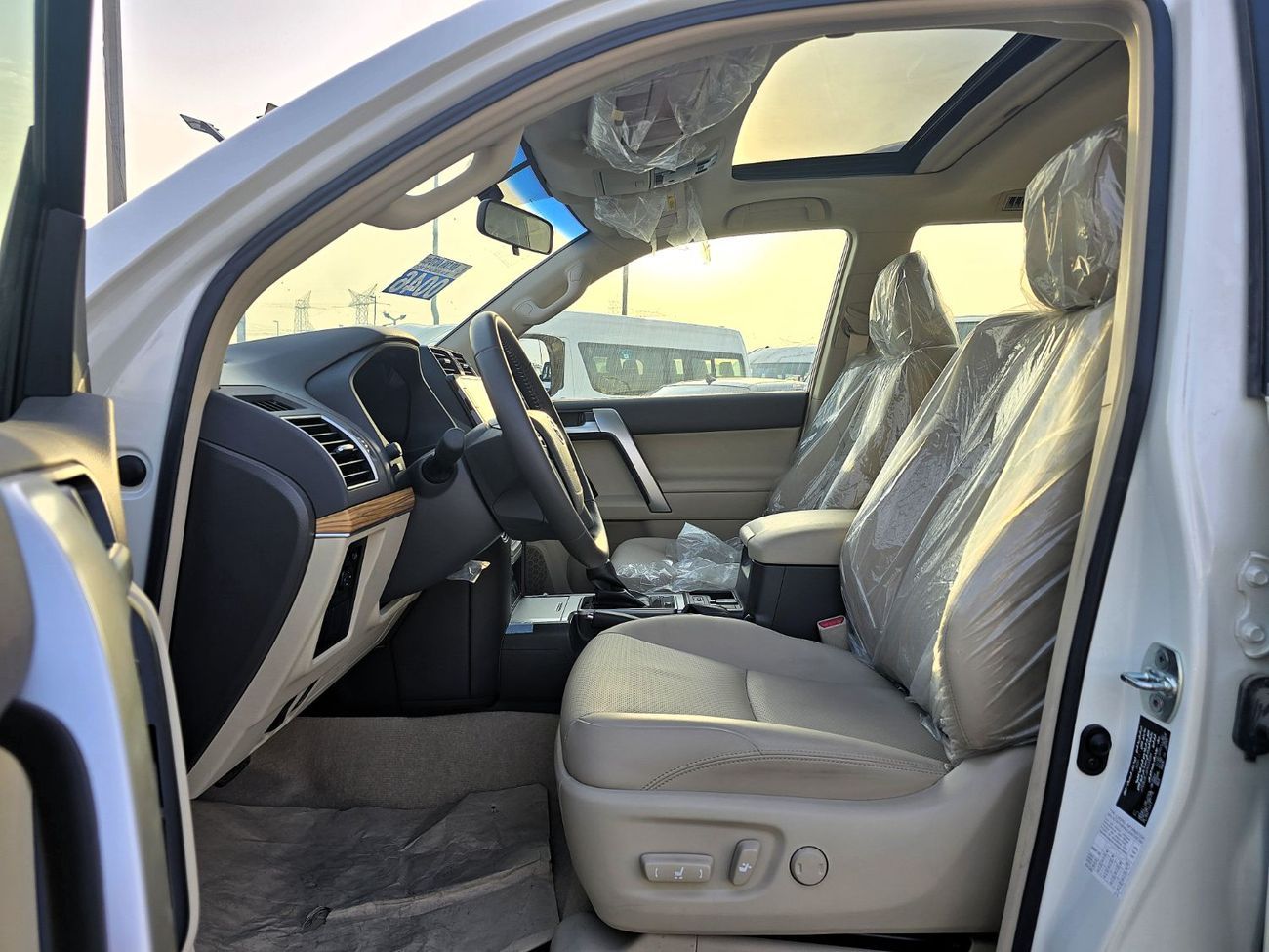 Toyota Prado Land Cruiser Prado VX 4.0l petrol 4WD SUV White  Color 2023 Model