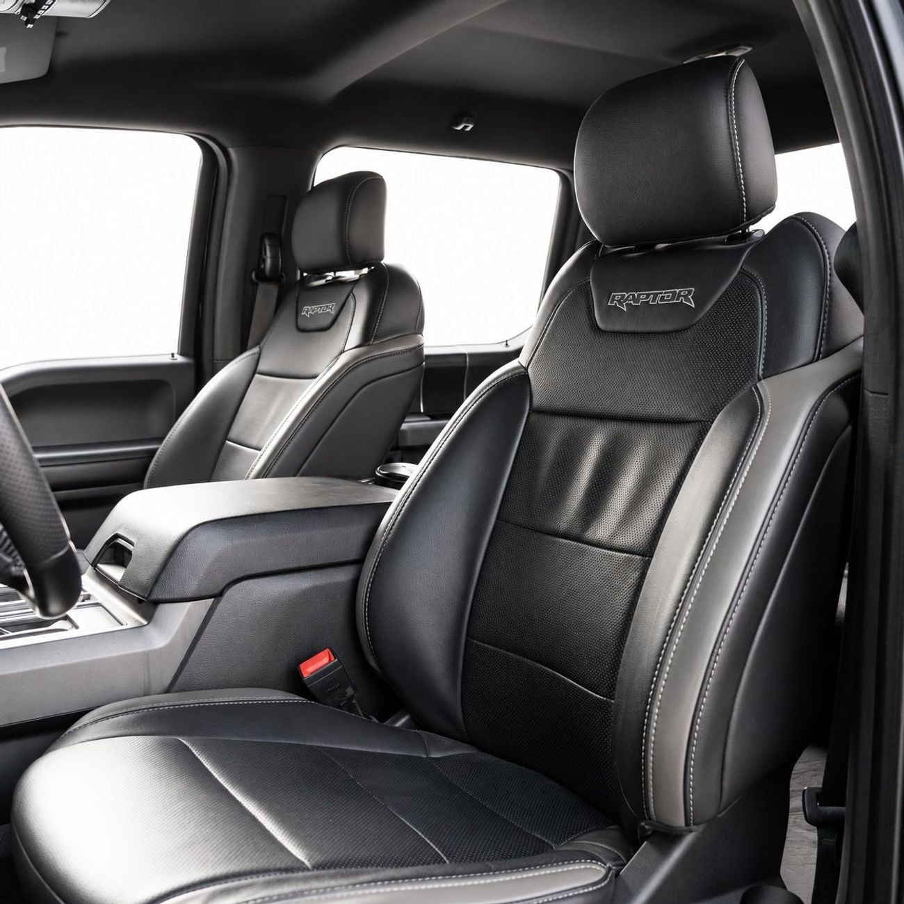Ford F-150 RAPTOR CREW CAB LUX 3,265 P.M • 0% Downpayment • F-150 Raptor • 1 Year Warranty