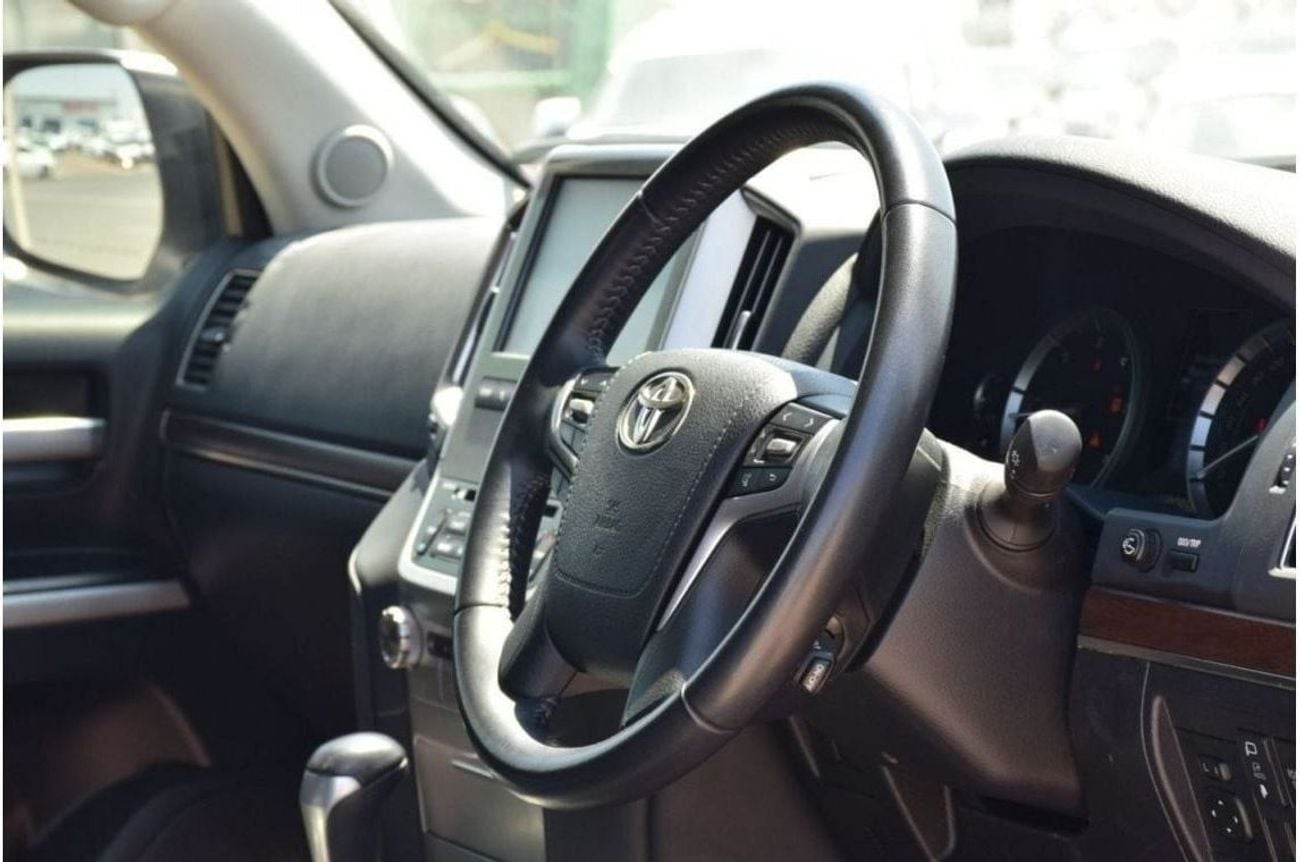Toyota Land Cruiser GXR V8 Diesel 4.5L (Right Hand)