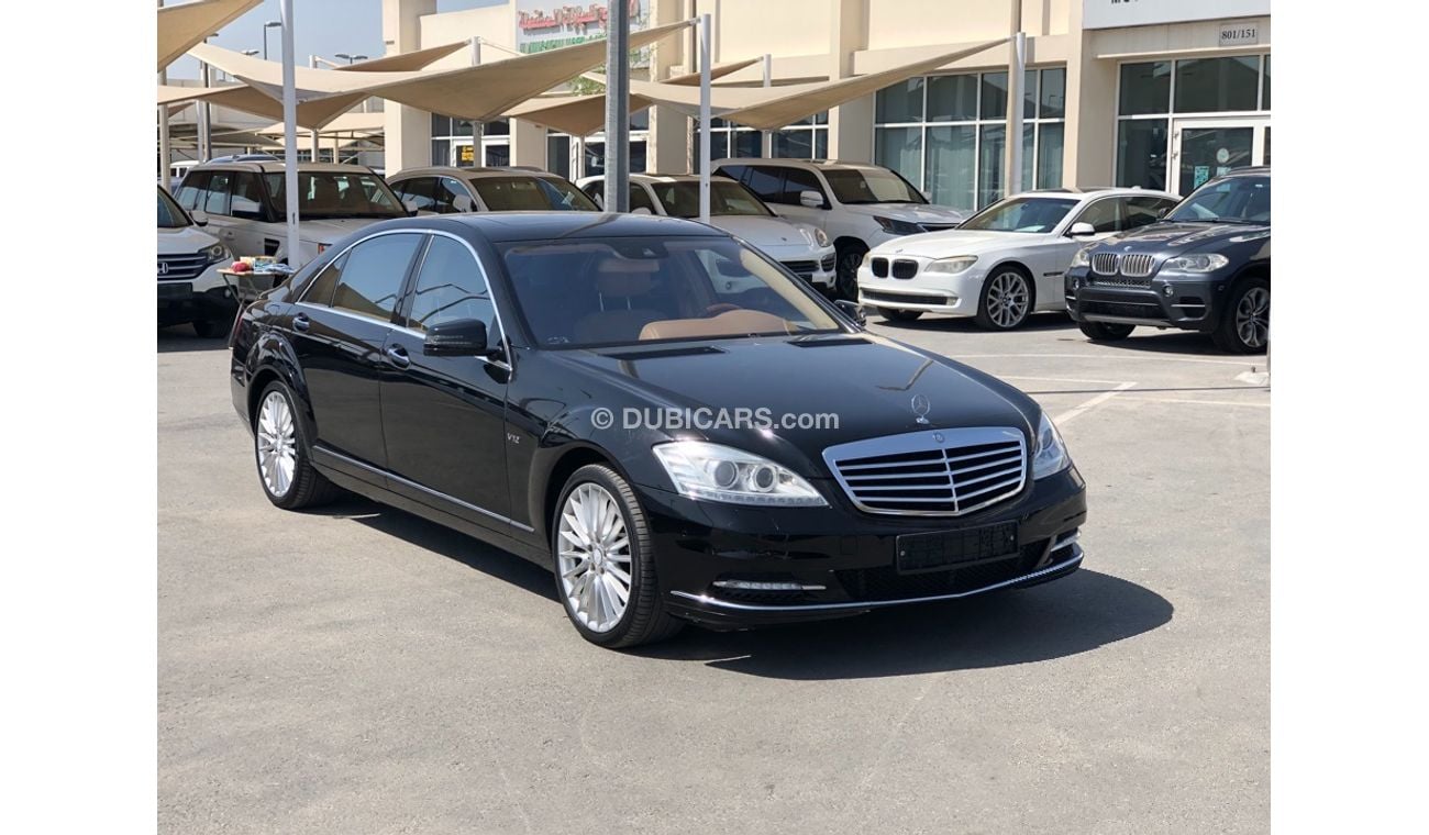 مرسيدس بنز S 550 موديل 2010 حاله ممتازه من الداخل والخارج فل مواصفات كراسي جلد ومثبت سرعه وتحكم كهربي كامل ونظام صوت