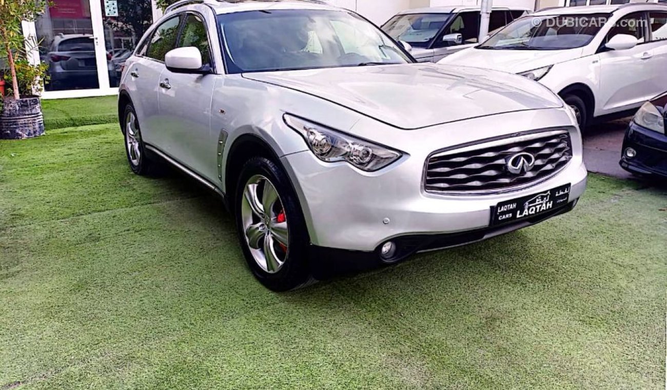 Infiniti FX35 Gulf 2009, silver color, black interior, number one, leather, sensor hole, rear camera, screen, rear