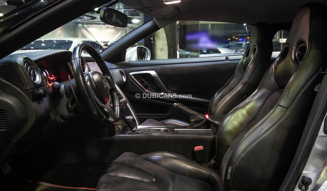 نيسان جي تي ار