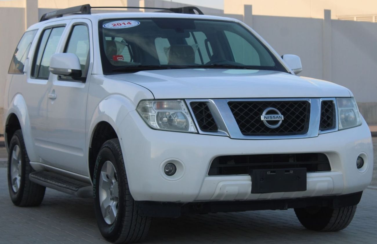 Nissan Pathfinder SE Mid Nissan Pathfinder 2014 in excellent condition without accidents