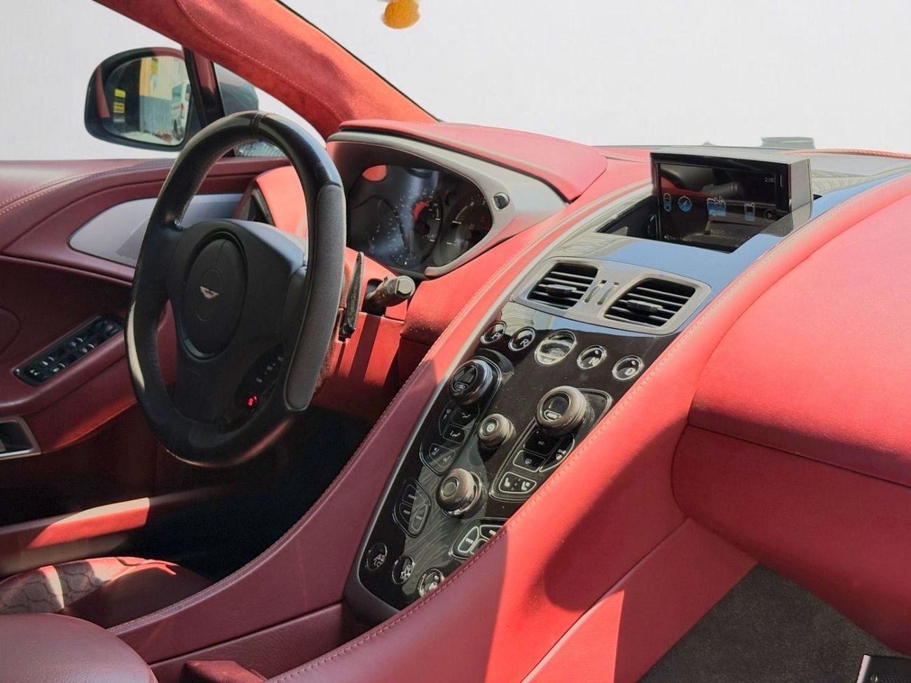 أستون مارتن فانكويش STD ASTON MARTIN VANQUISH | V12 | 2014 | GCC SPECS
