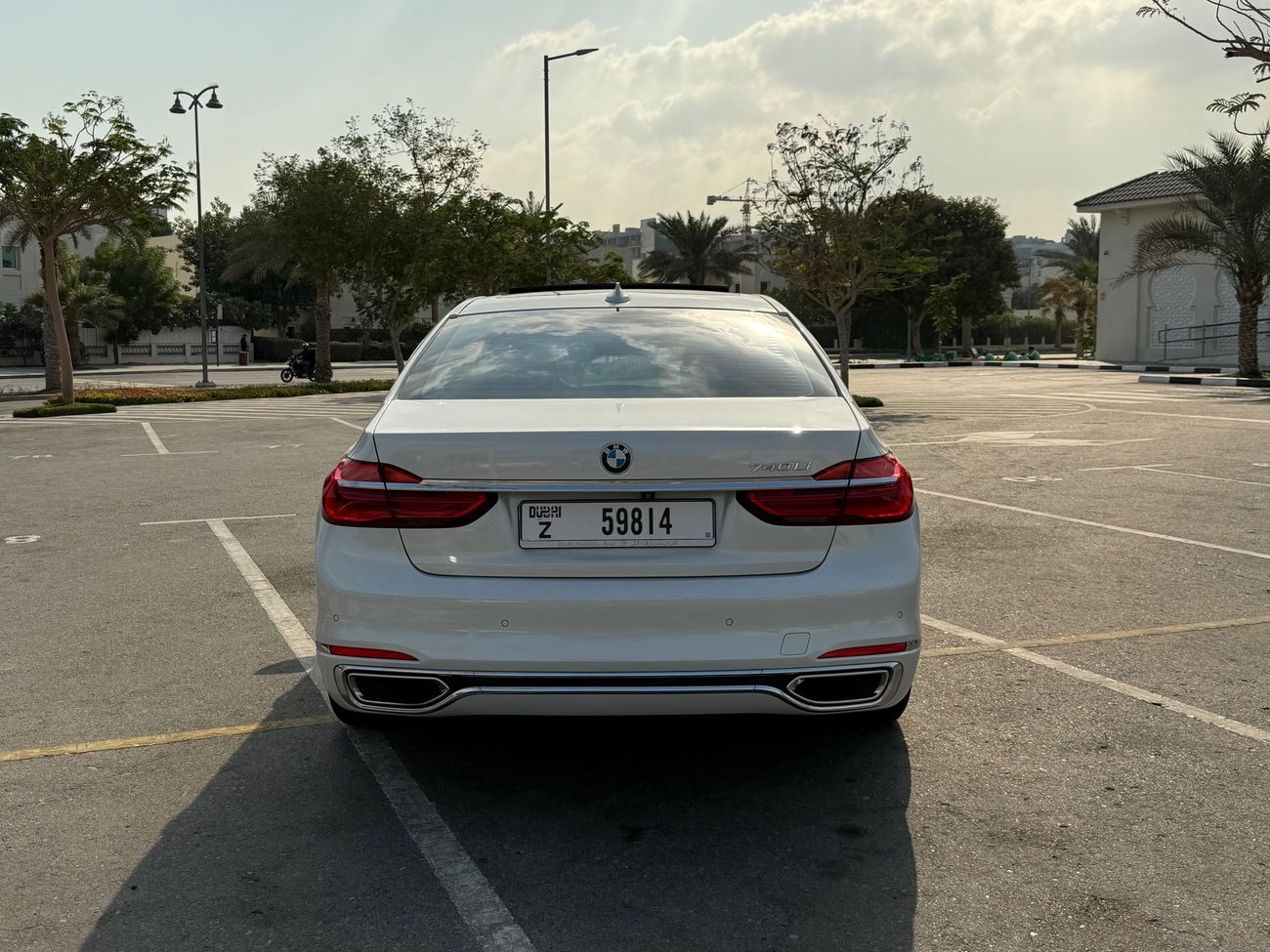 بي أم دبليو 740Li Luxury