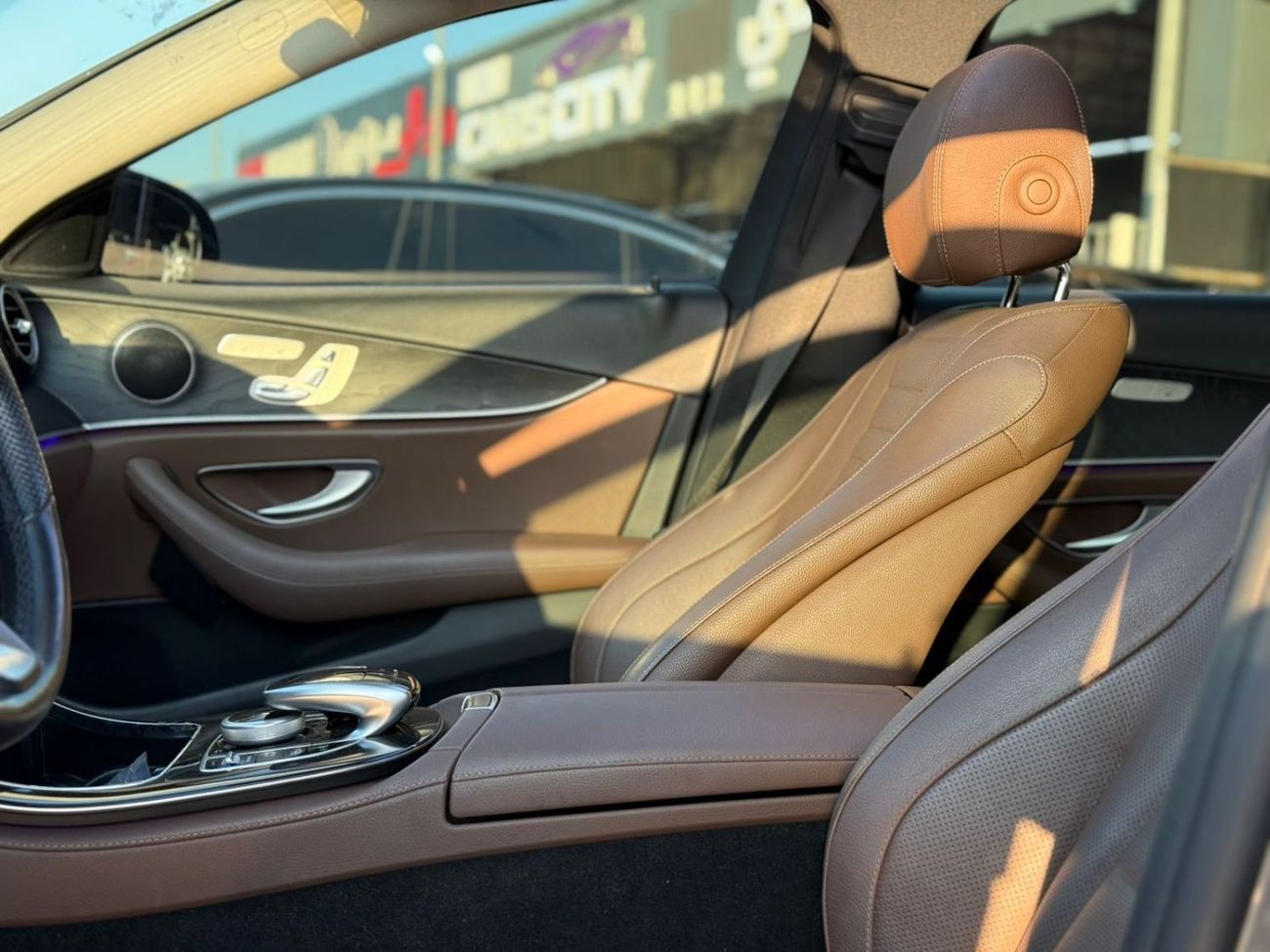 Mercedes-Benz E300 Premium 2.0L