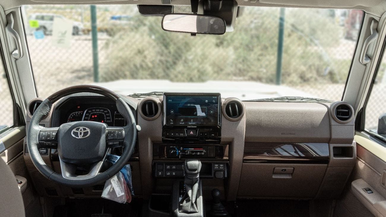 تويوتا لاند كروزر 70 HT VXR 2026 Toyota Land Cruiser LC76 4.0L AT Petrol (Mid Option) Beige