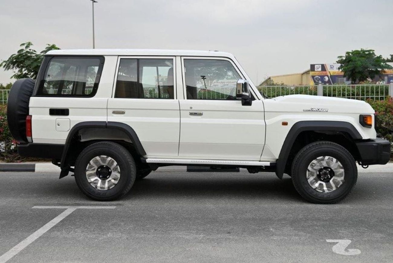 Toyota Land Cruiser 70 SUPER DELUXE V6 4.0L PETROL 5-SEATER 4WD AUTOMATIC - EURO 4