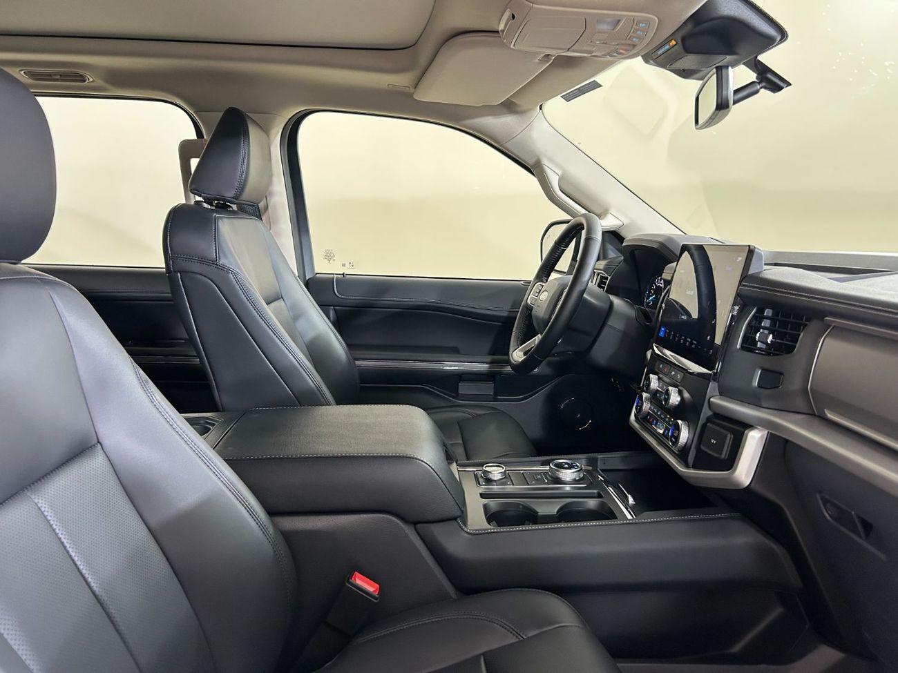 Ford Expedition XLT 3.5L (380 HP) 4WD XT224 EXPEDITION XLT 4X4 NAV 3.5L ECOBOOST AT ACTIVEX + COOLER BOX