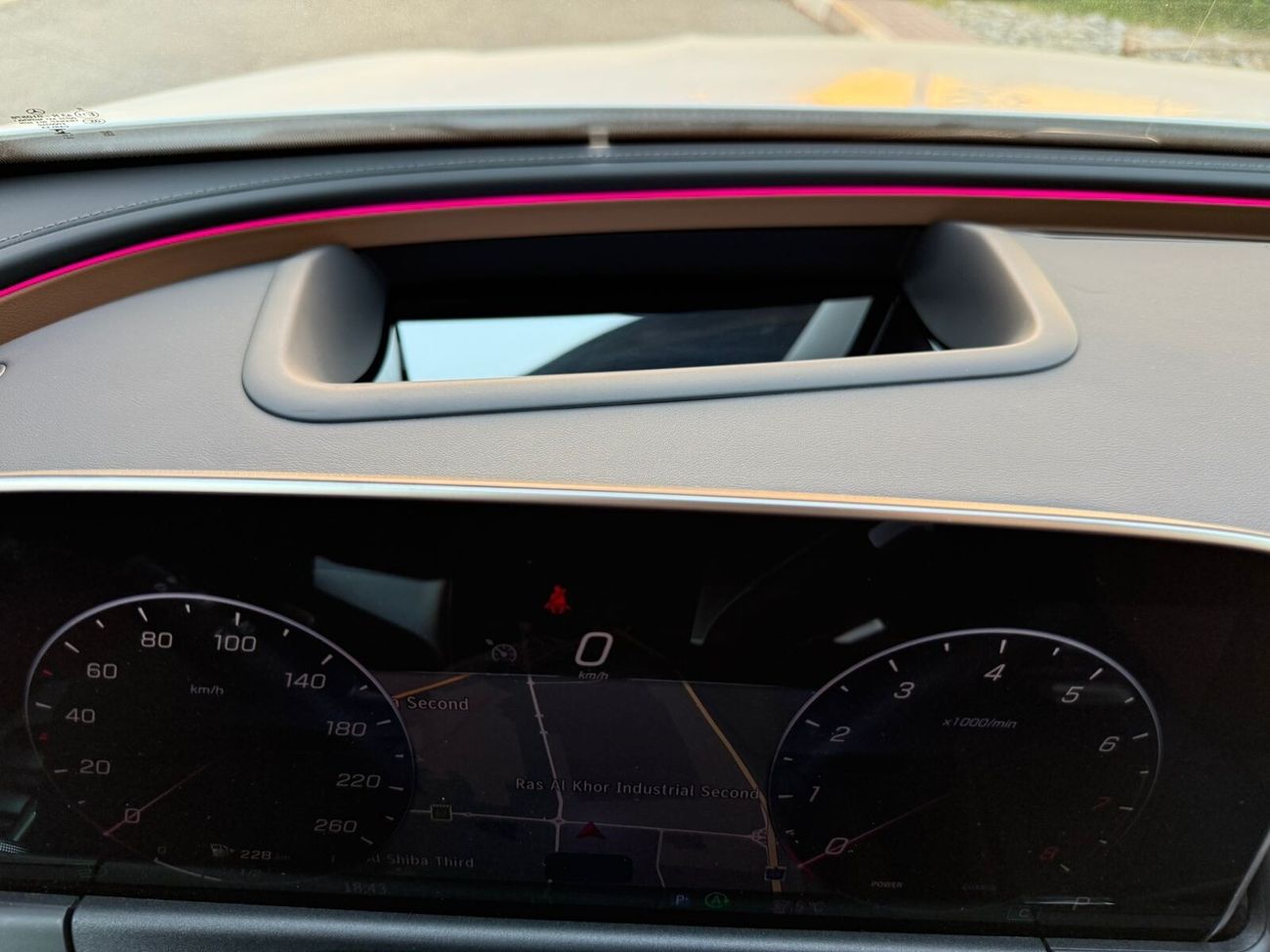 مرسيدس بنز E200 2.0L