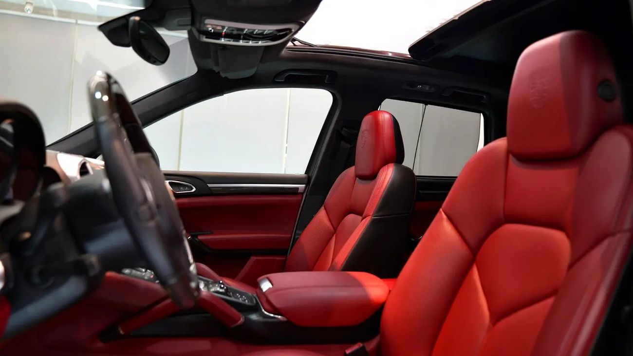 Porsche Cayenne SPECIAL GTS V8 || TOP RANGE || GCC || ACCIDENTS FREE || BEST CONDITION