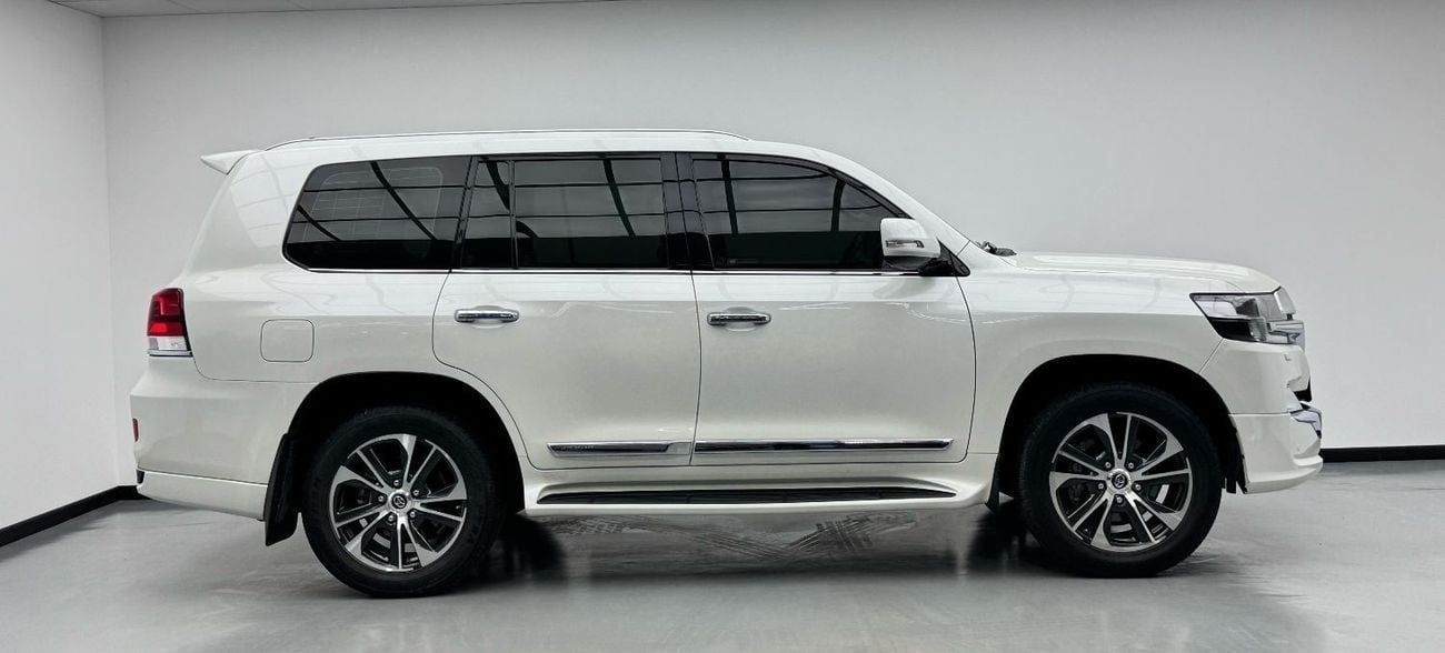 Toyota Land Cruiser GXR GT 4.0L 2020 Toyota Land Cruiser GXR Grand Touring, Warranty, Full Toyota Service History, 7 Sea