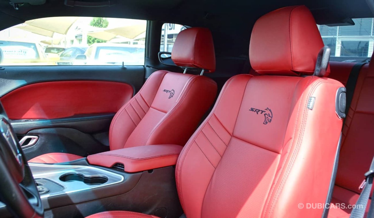 دودج تشالينجر Challenger SXT V6 3.6L 2019/ SRT Wide Body/ Leather Interior/Very Good Condition