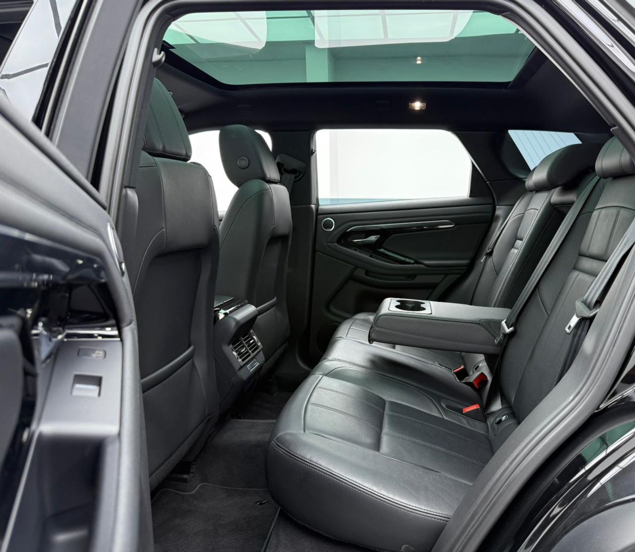 لاند روفر رانج روفر إيفوك 2021 Range Rover Evoque R-Dynamic SE, 2026 RR Warranty, Full RR Service History, Fully Loaded, GCC