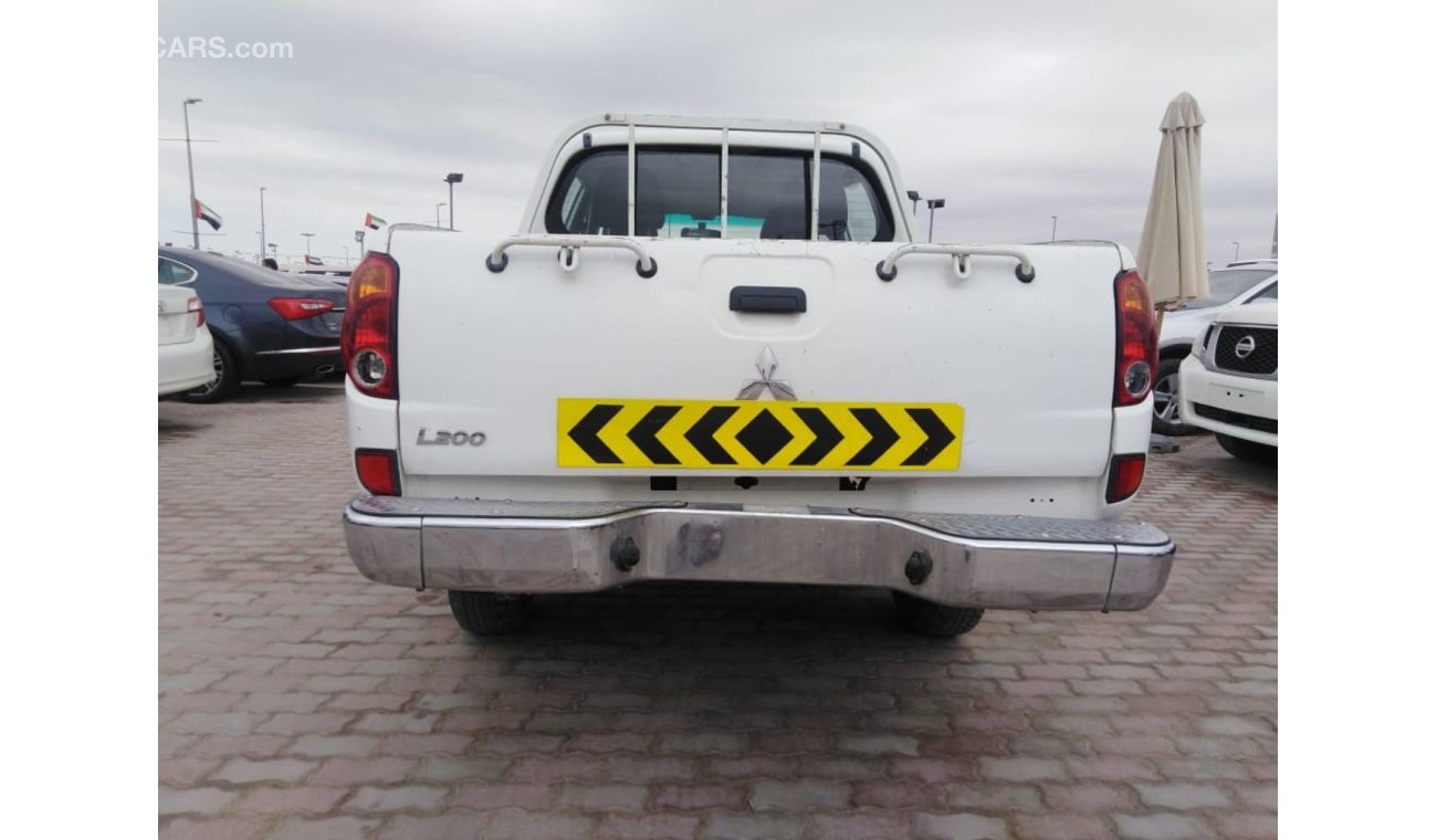 Mitsubishi L200 Mitsubishi L200 2013  4x4 g cc accident free