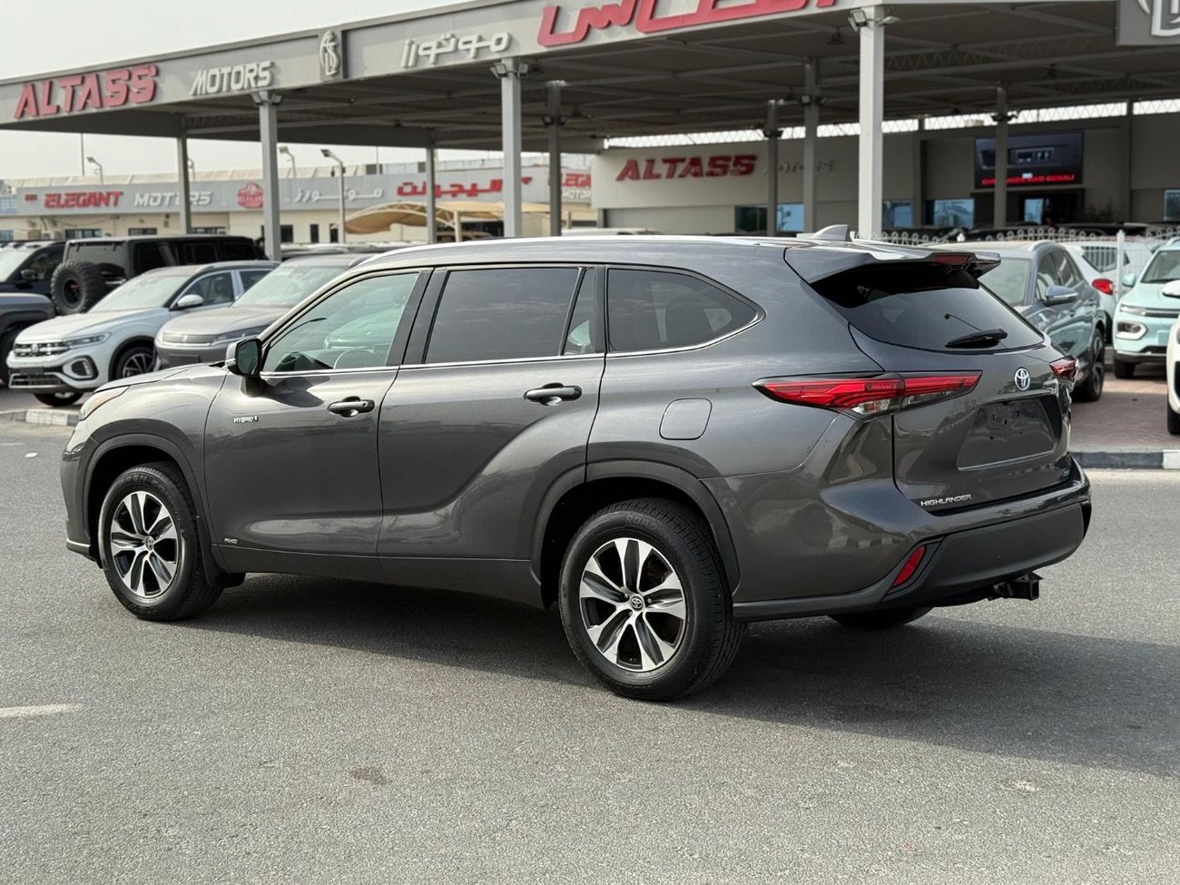 Toyota Highlander Hybrid XLE Full option Sunroof,leather seats