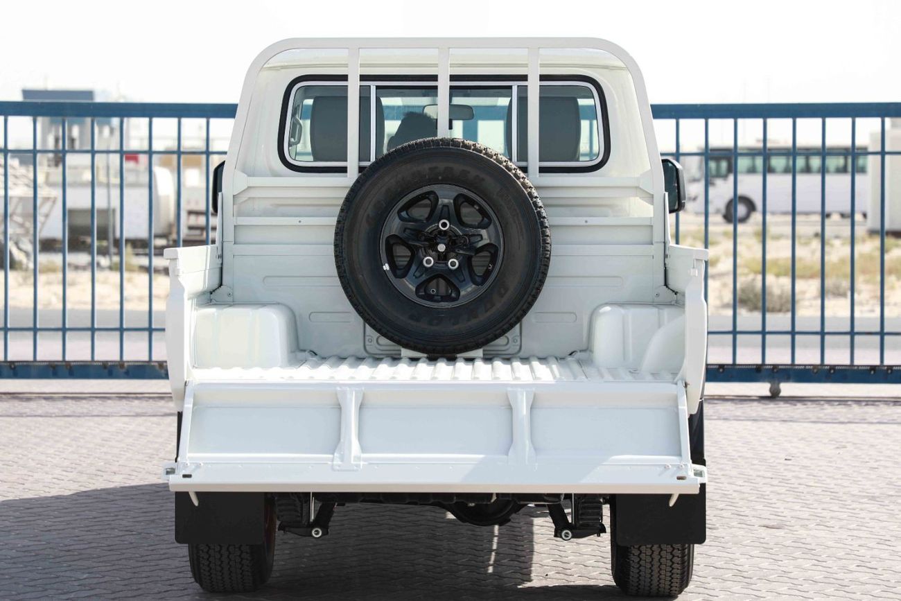 Toyota Land Cruiser Pick Up 2024 Toyota LC79 4X4 Double Cab 4.5 V8 - White inside Beige | Export Only