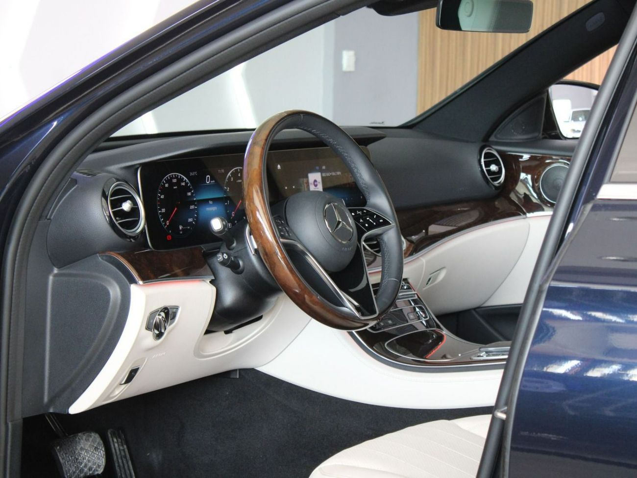 Mercedes-Benz E300 3.0L GCC