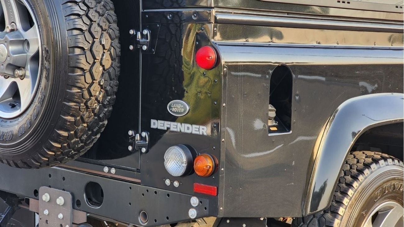 Land Rover Defender 110 | 7 Seater | GCC | Al Tayer Full Service History