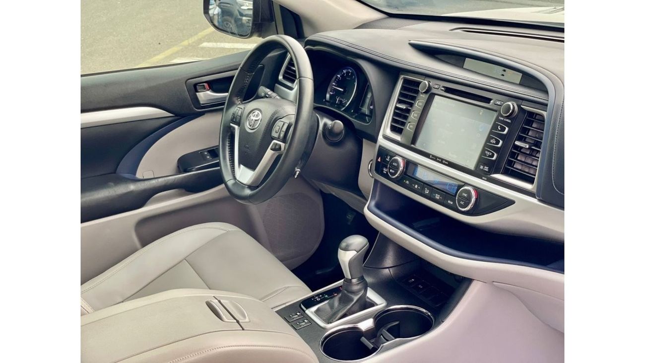 تويوتا هايلاندر 2017 Toyota Highlander XLE 3.5L V6 Full Option - 7 Leather Seats - Trunk Auto - 39,000 Mileage