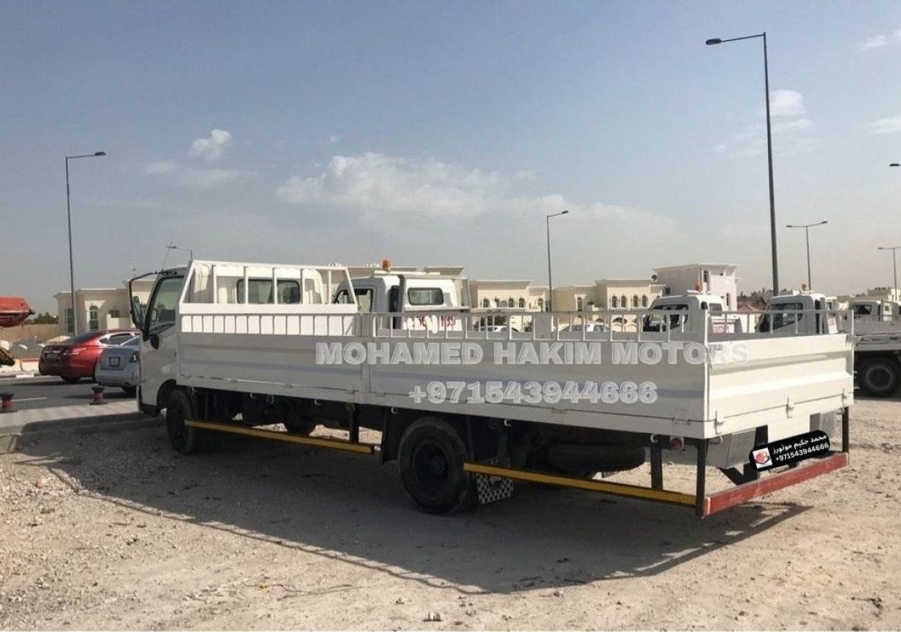 هينو 300 2023 هينو 714 مع صندوق كارجو طويل  4 طن مع ناقل حركة يدوي ديزل