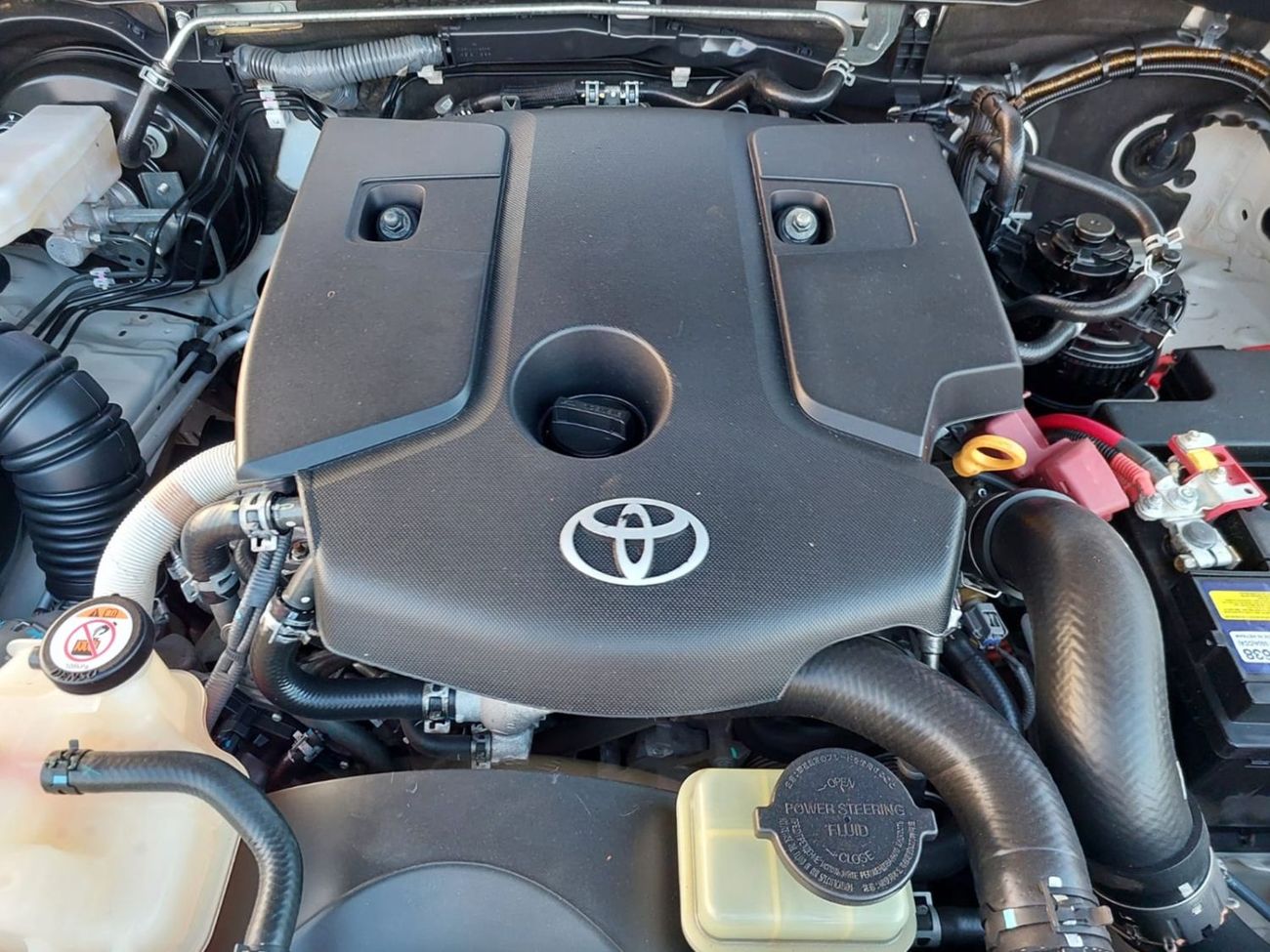 تويوتا هيلوكس TOYOTA HILUX PICKUP RHD 2022 MODEL 2.8 L DIESEL AUTOMATIC(PM73616)