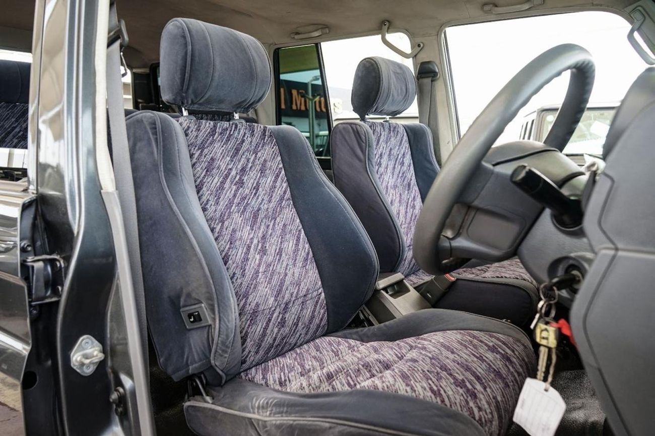 Toyota Land Cruiser 70 Hardtop Diesel RHD DOOR-5