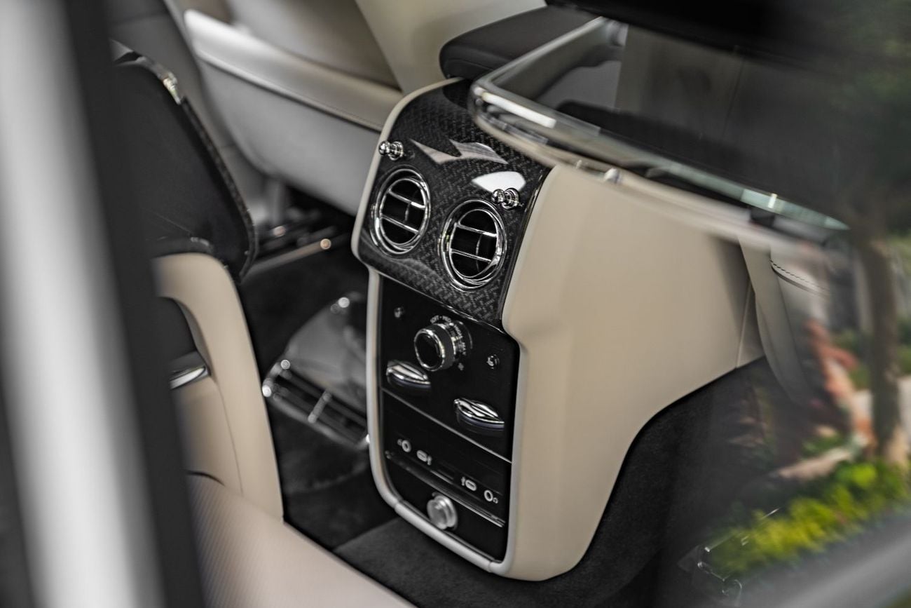 رولز رويس كولينان BLACK BADGE سيارة لكبار الشخصيات، 4 مقاعد، جديدة تمامًا، عداد كيلومترات صفر، كاملة المواصفات، تحت الضمان وعقد ال