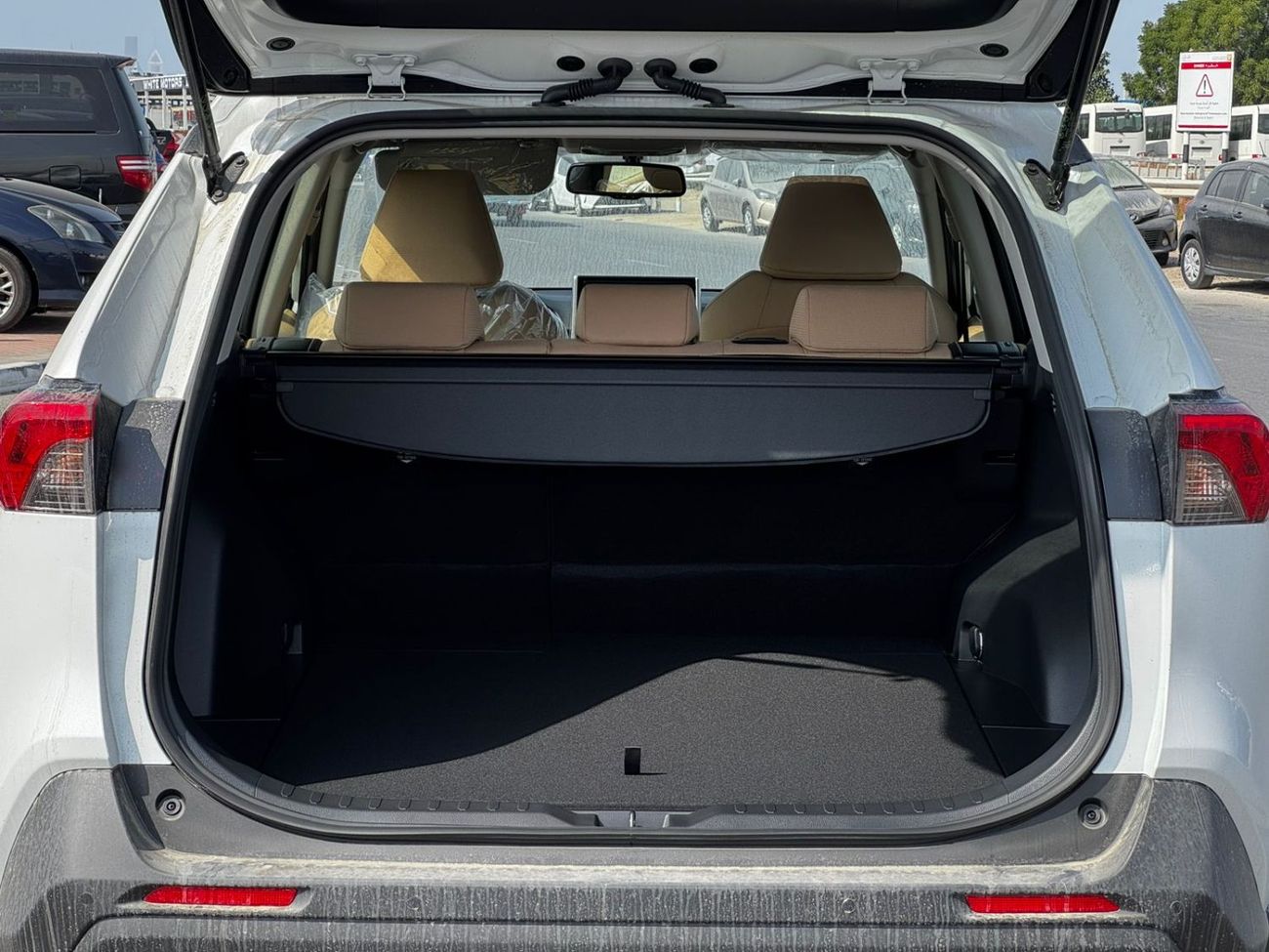 Toyota RAV4 2025 TOYOTA RAV 4 2.5L HYBRID SUNROOF FABRIC SEATS GCC SPEC MID OPTION