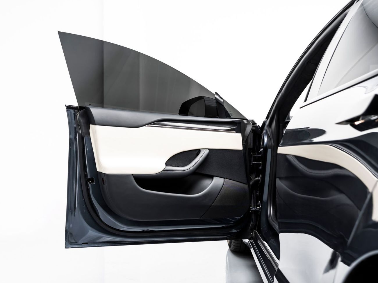 Tesla Model S Plaid (AWD) 2023 Tesla Model S Plaid, 2027 Tesla Warranty, Tesla Battery Warranty, Low KMs, GCC