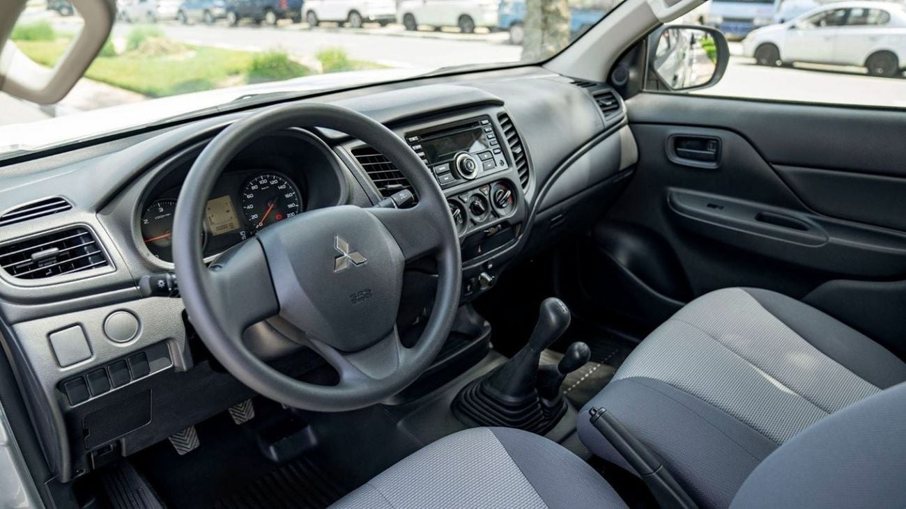 Mitsubishi L200 (LHD) MITSUBISHI L200 DC GL 2.5D MT 4WD MY2023 - SILVER