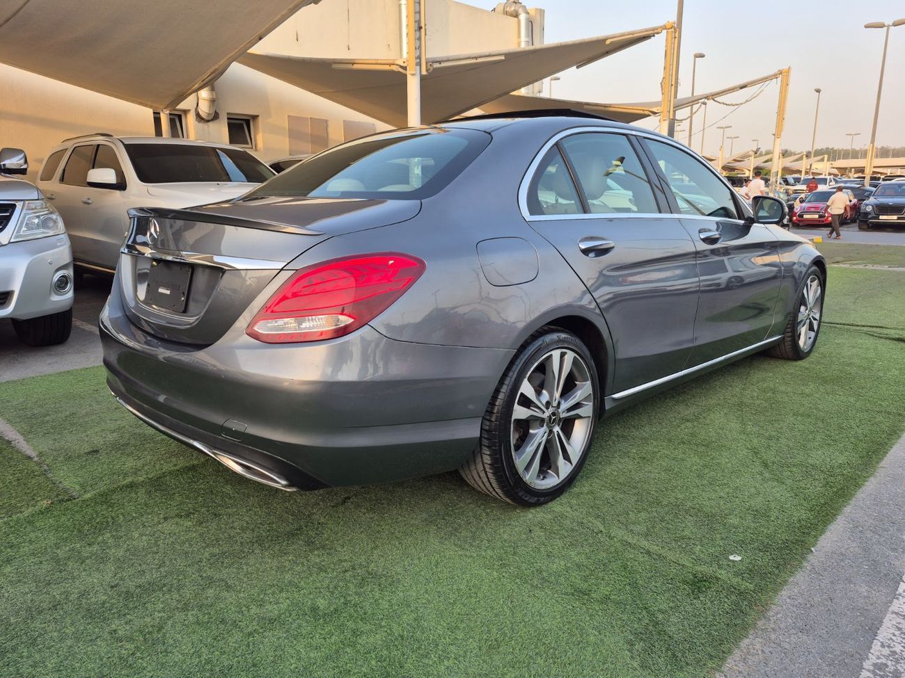 مرسيدس بنز C 300 Luxury 2.0L