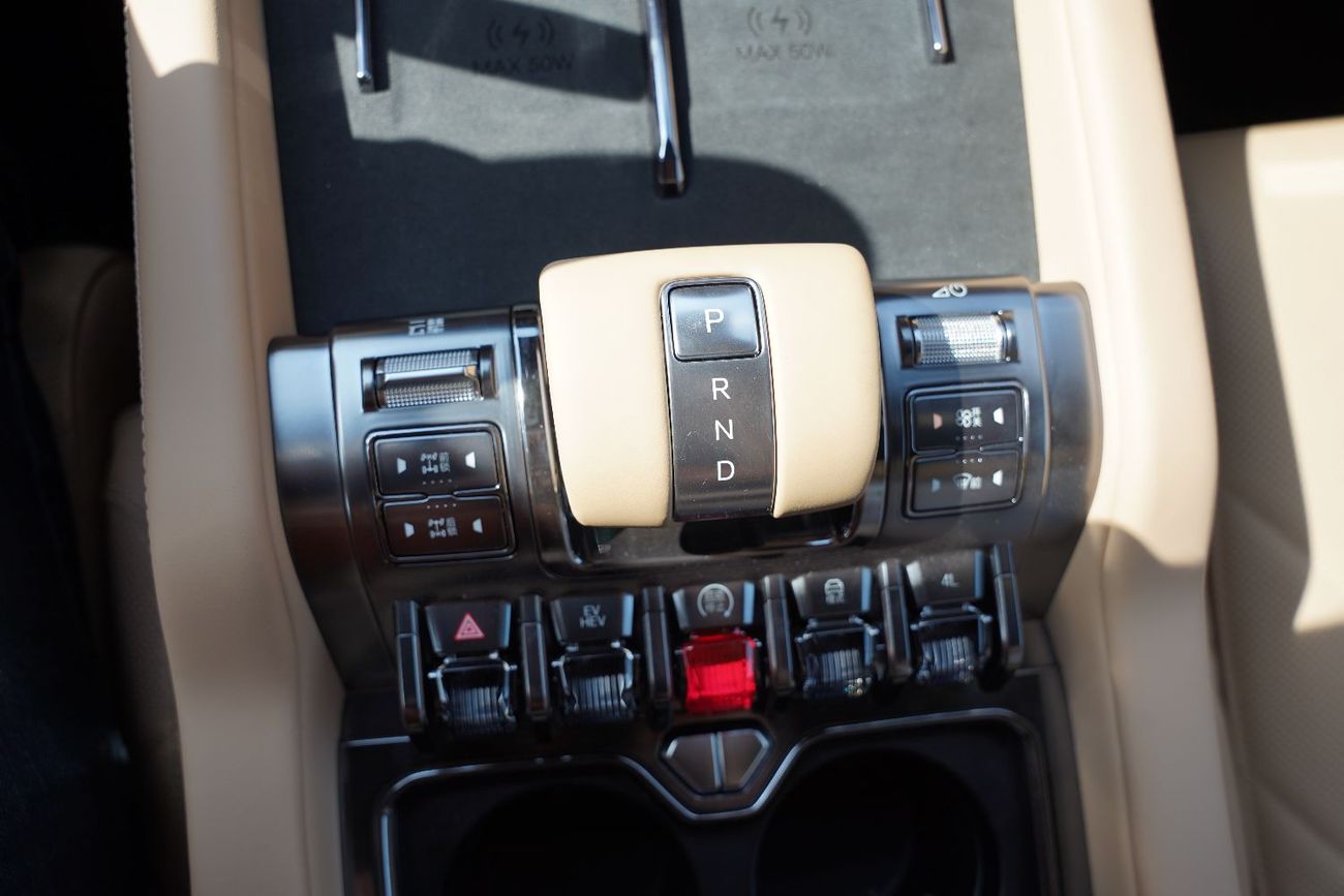 BYD Leopard 8 Smart and Brave Flagship Edition (6 Seats) 2025 BYD Leopard 8 Flagship plug in Hybrid 2.0L VIP 6-sea