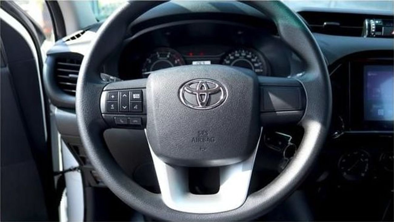 Toyota Hilux ECT0045 - Toyota Hilux Dcab GL - 2.4L Diesel Manual 2wd - White/Red