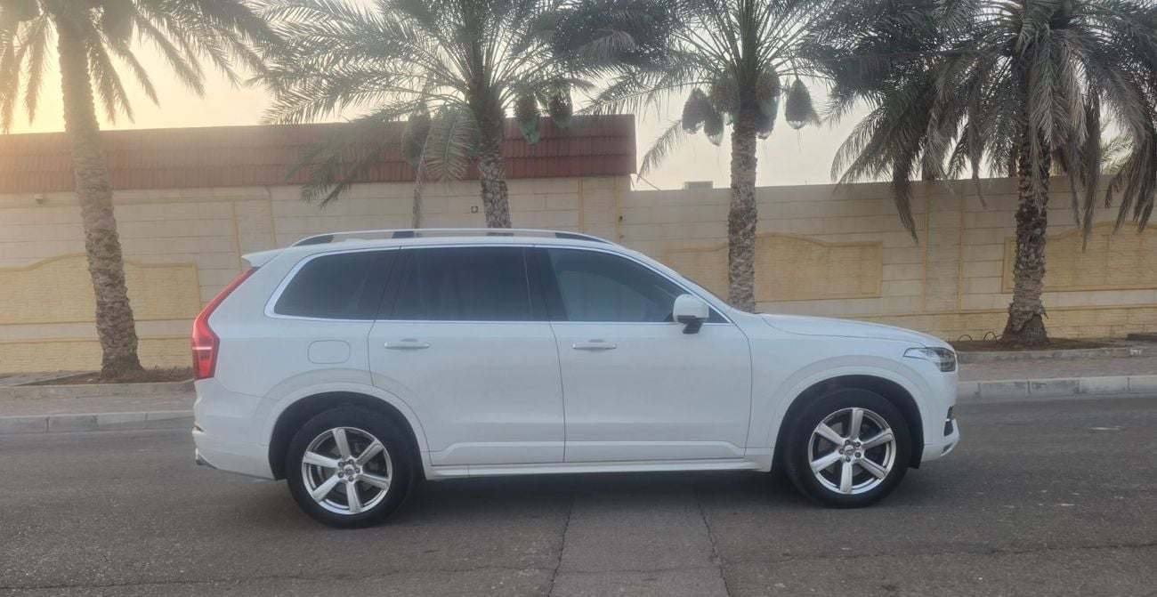 فولفو XC 90 MOMENTUM