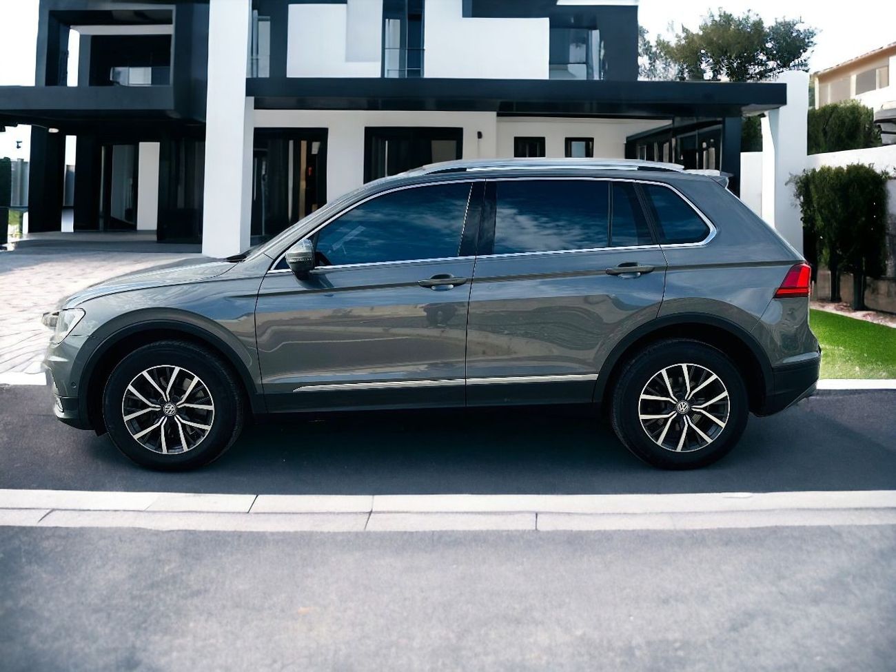 Volkswagen Tiguan SE AED 990 PM | VOLKSWAGEN TIGUAN 4MOTION | GCC SPECS | ORIGNALL PAINT