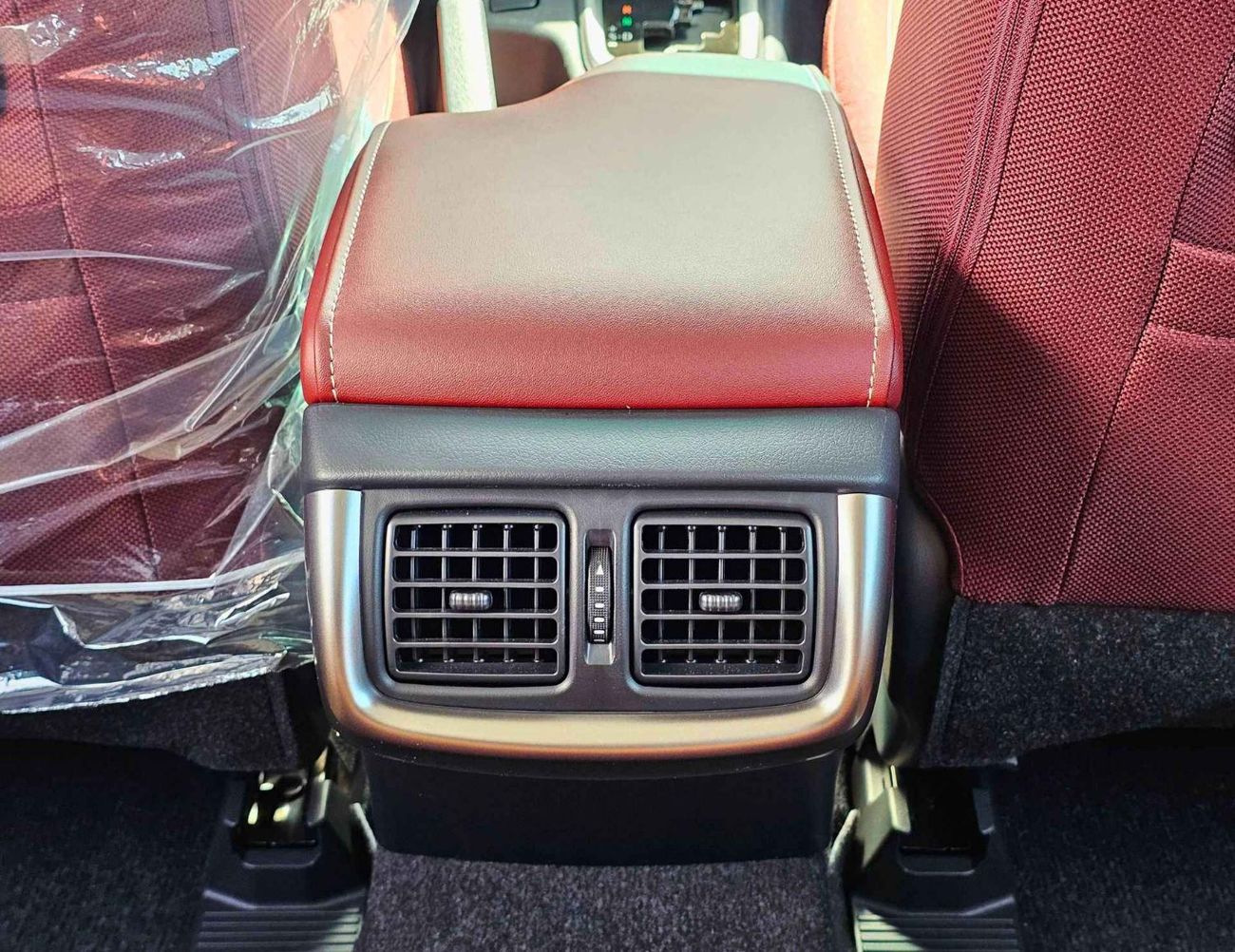 تويوتا هيلوكس SR5 TRD WOOD INTERIOR W VISOR / 4.0L PETROL V6 4WD / BLIND SPOT / DIFFLOCK / DVD+CAMERA (CODE # H6A)