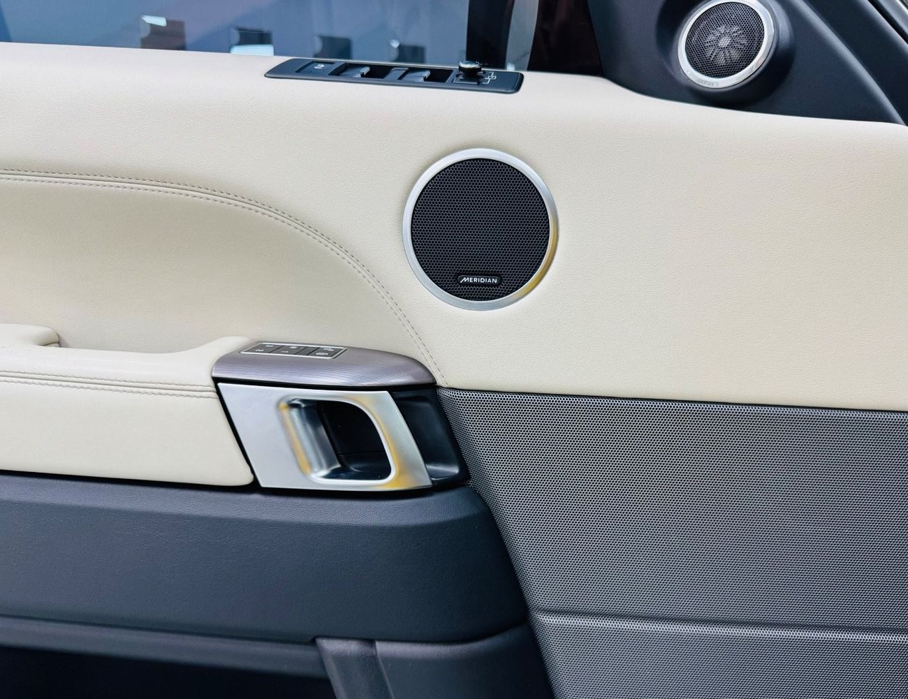 Land Rover Range Rover Sport GCC .. FSH .. V6 .. HSE .. 7 Seats .. DVD .. Top Range