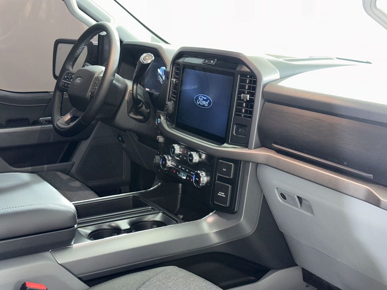 Ford F-150 XLT CREW CAB /F1-1325S/AL TAYER MOTOROS/ AL QOUZ SHOWROOM