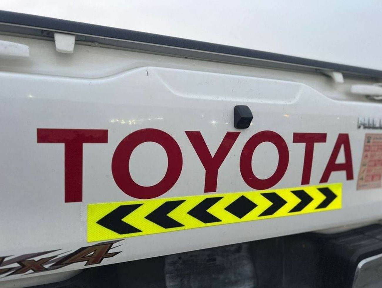 Toyota Hilux 2021 TOYOTA HILUX 2.4L V4 *DIESEL* MANUAL TRANSMISSION  +  POWER WINDOW + 4X4  + Rear Camera - DOUBL