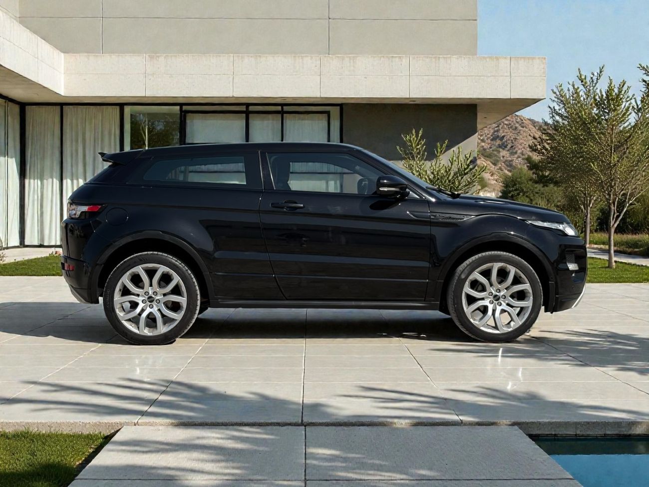 لاند روفر رانج روفر إيفوك SE 2.0L SUV (3 Door) 2.0L I4 A/T | 2012 | GCC SPEC | AED 39,900