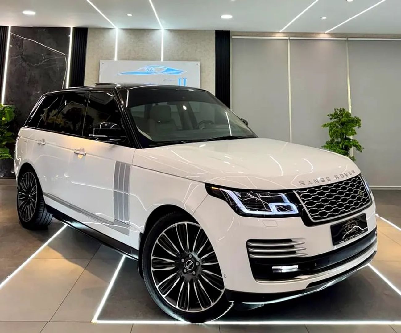 لاند روفر رينج روفر LWB Autobiography P400 3.0L VOGUE FACELIFT || GCC SPECS || FABULOUS CONDITION || TOP OPTIONS || NO A