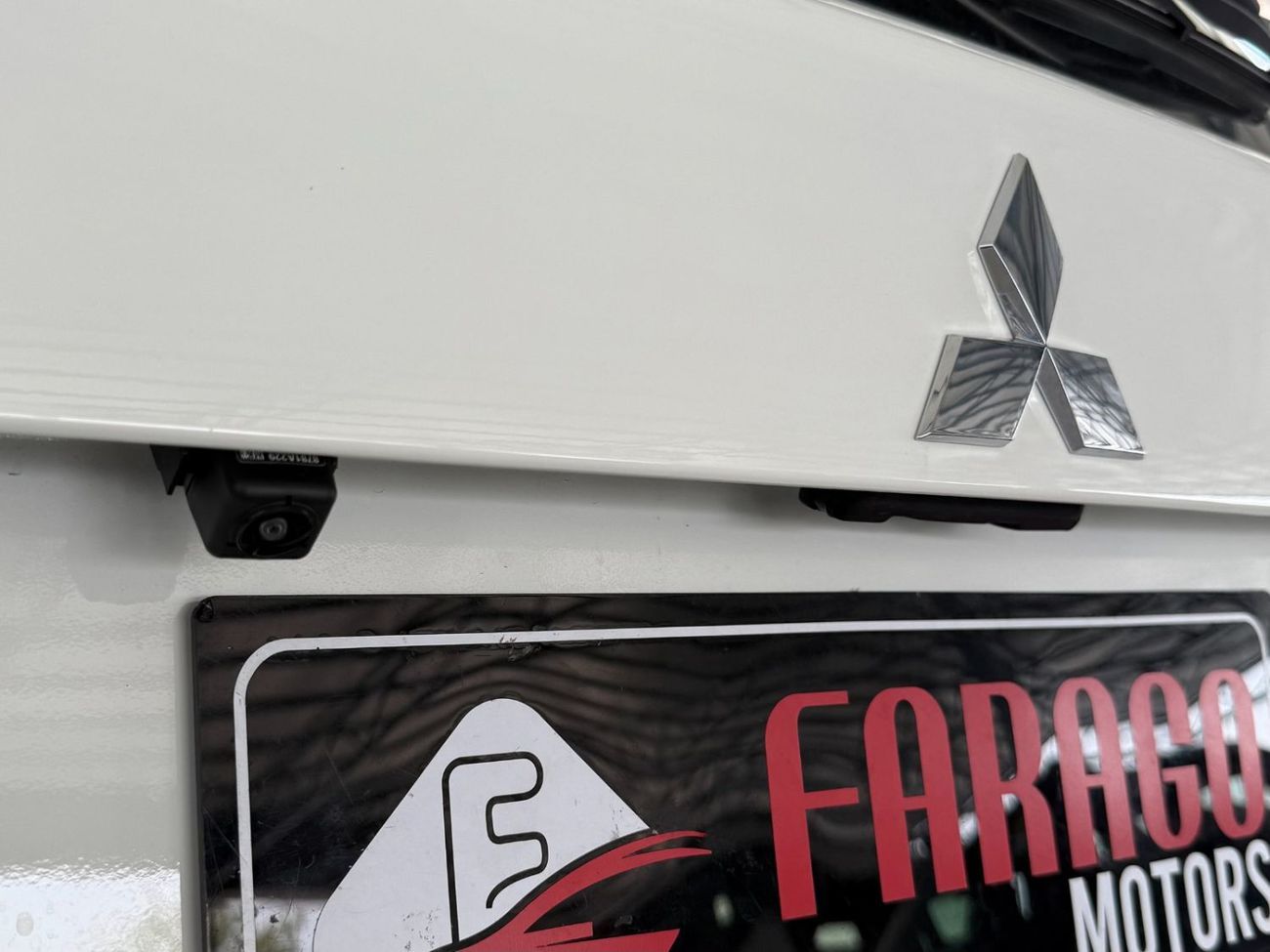 ميتسوبيشي ASX 2.0 LUXURY 4WD PANORAMA **EXPORT ONLY**التصدير فقط خارج الخليج***