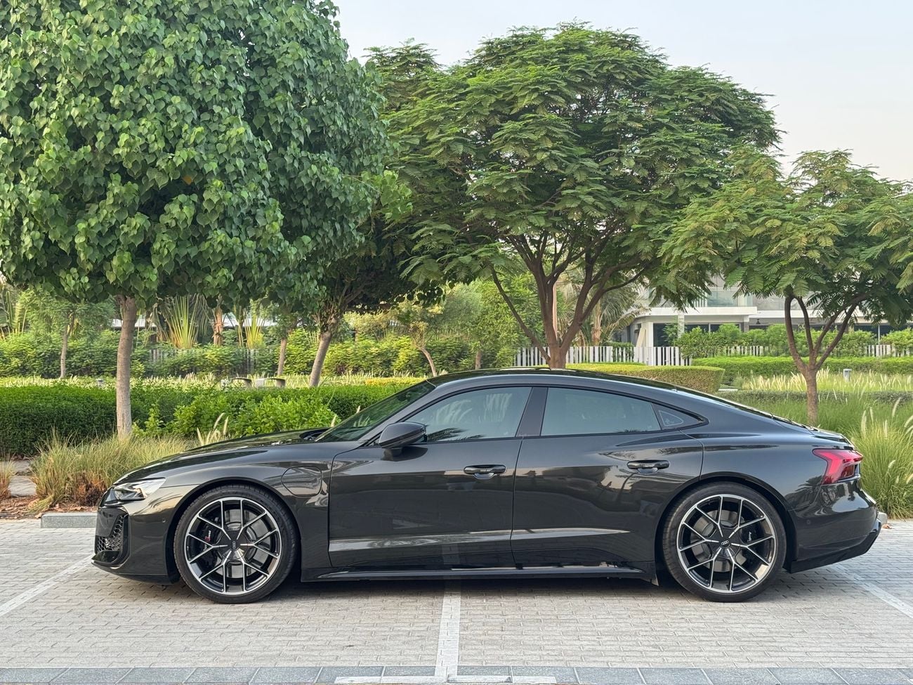 أودي إي ترون جي تي RS PERFORMANCE