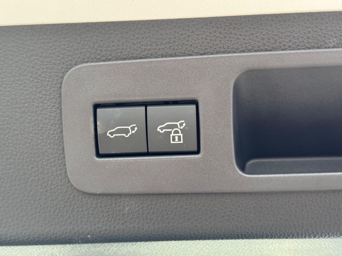 Lexus LX 700h Lexus LX700h 5 seaters 2025 Full with headup display & radar