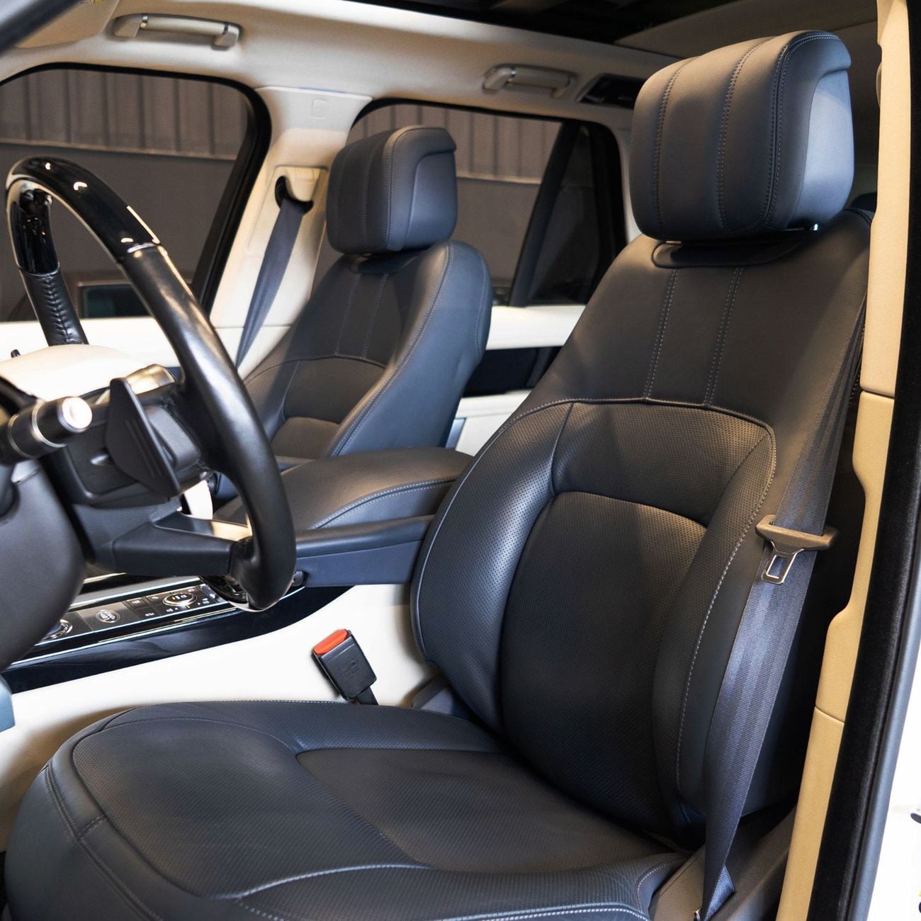 Land Rover Range Rover AED 2,586 p.m • 0% Downpayment • Range Rover Vogue  • 1 Year Warranty