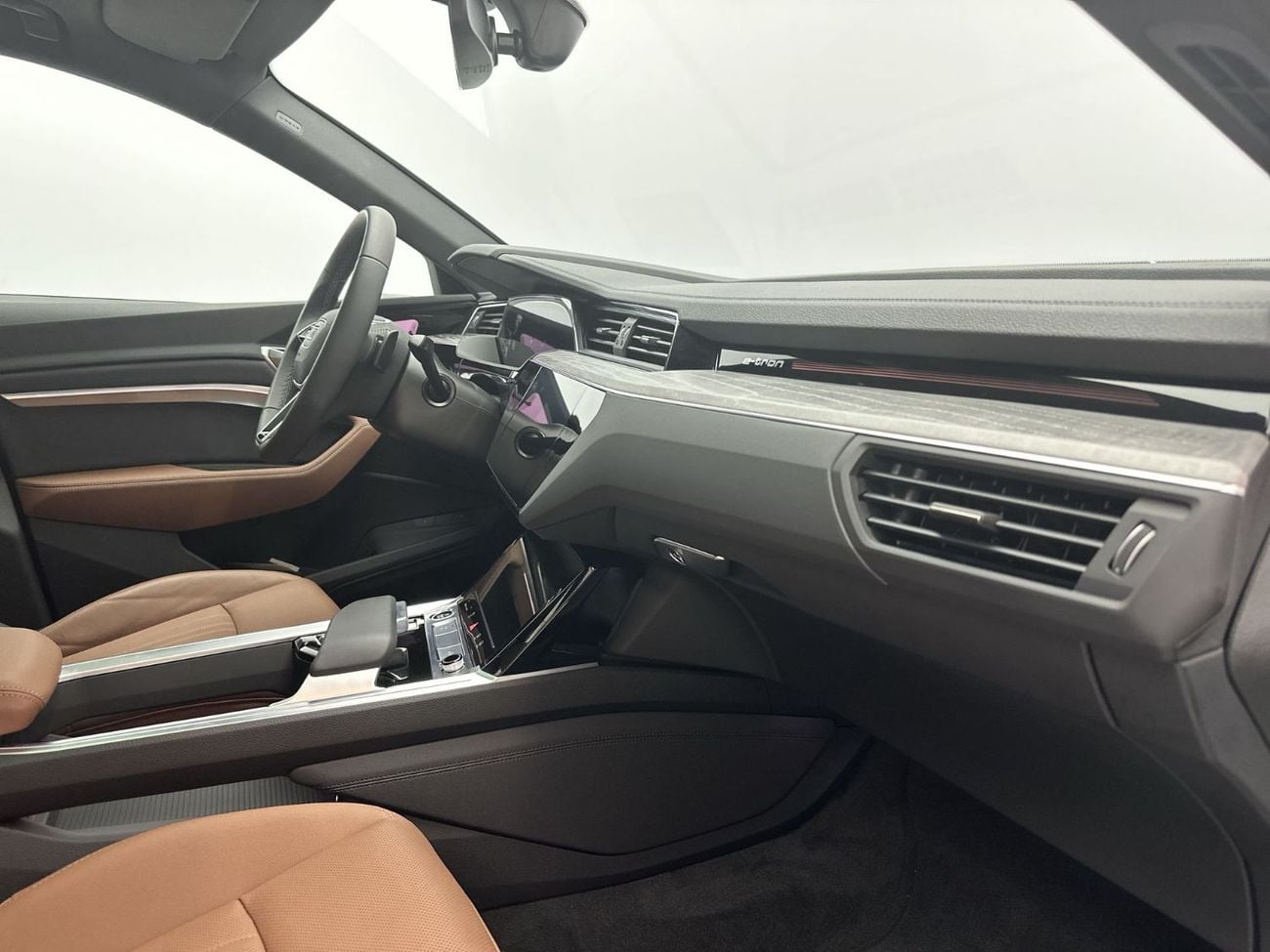 أودي Q8 إي ترون 55 quattro S Line Sportback 408hp Progress (Ref# 17203)