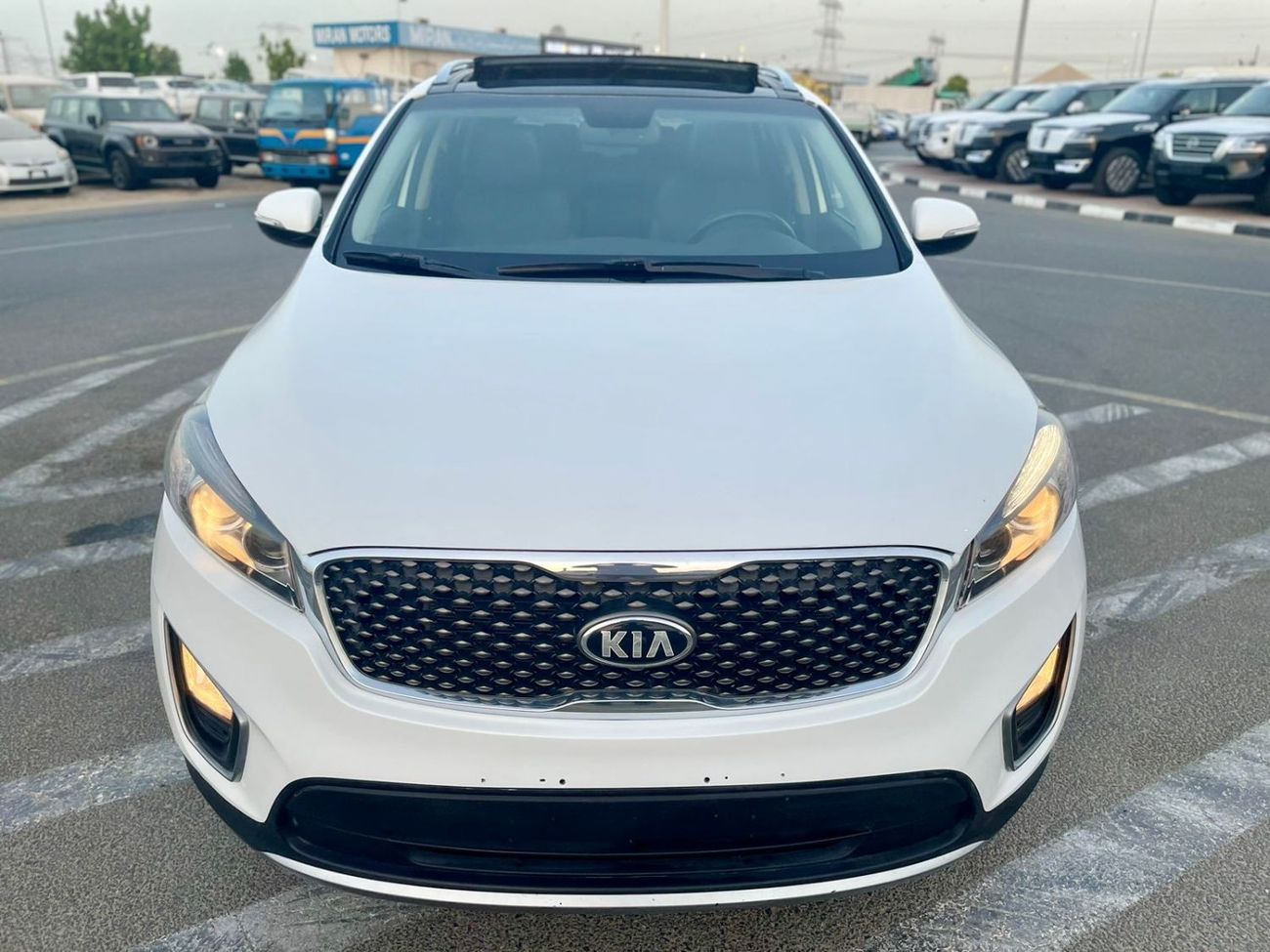 كيا سورينتو 2016 Kia Sorento SX Edition Full Option Panorama View - 3.3L V6 - 7 Seater With Radar - 98,000 Milea