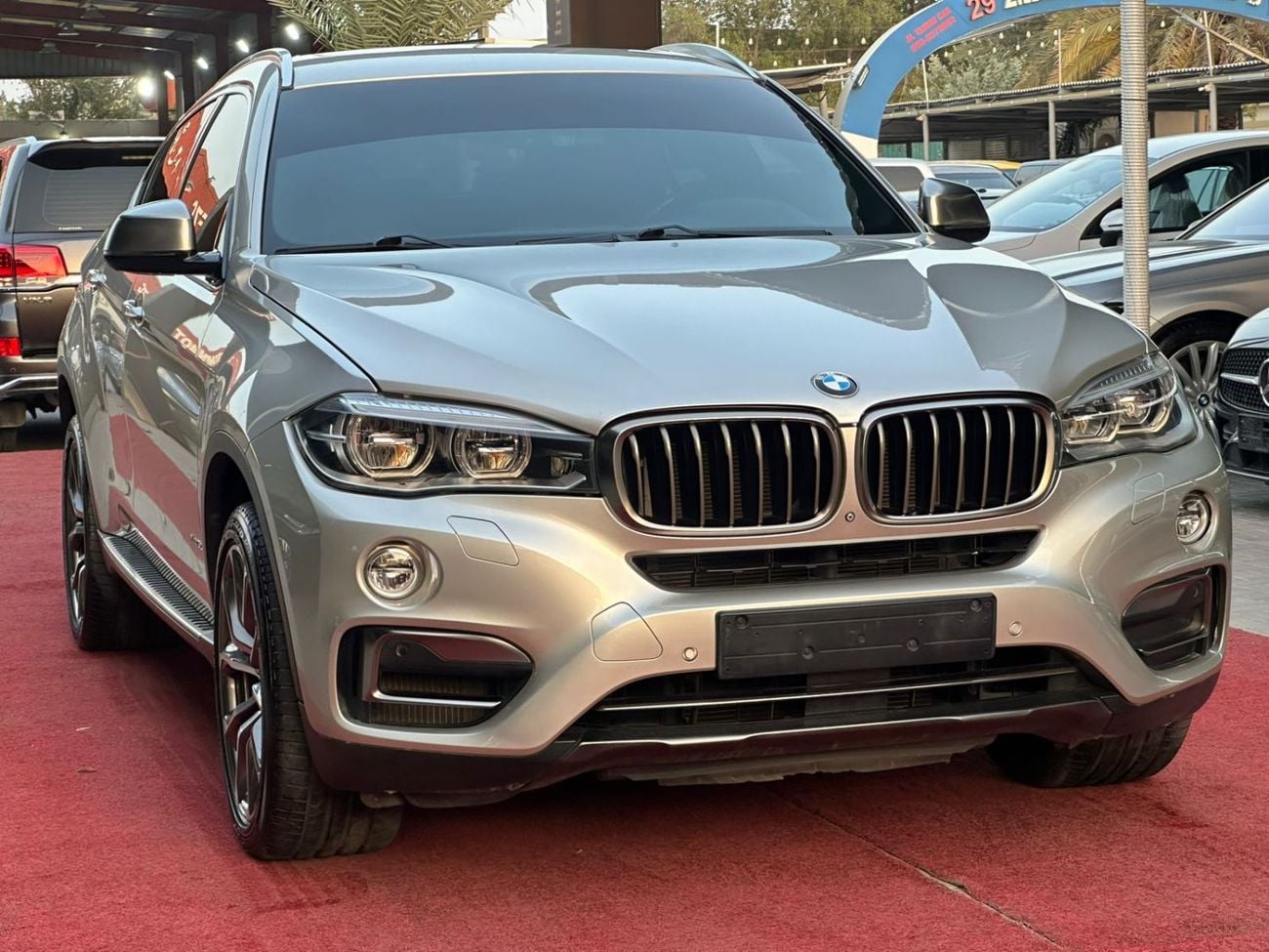 بي أم دبليو X6 4.4L V8 Twin Turbo Power: 445 HP